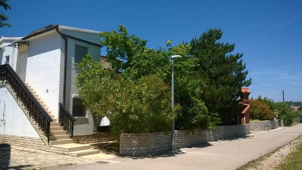 Apartments Carev 1293 Jezera Extérieur photo