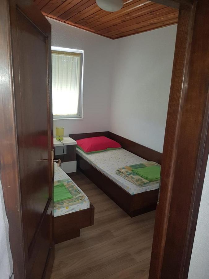 Apartments Carev 1293 Jezera Extérieur photo