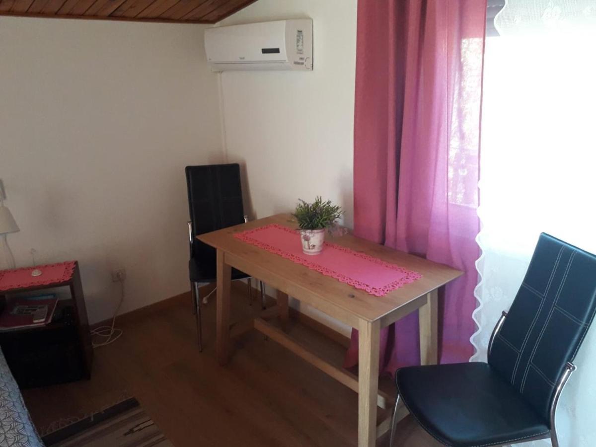 Apartments Carev 1293 Jezera Extérieur photo
