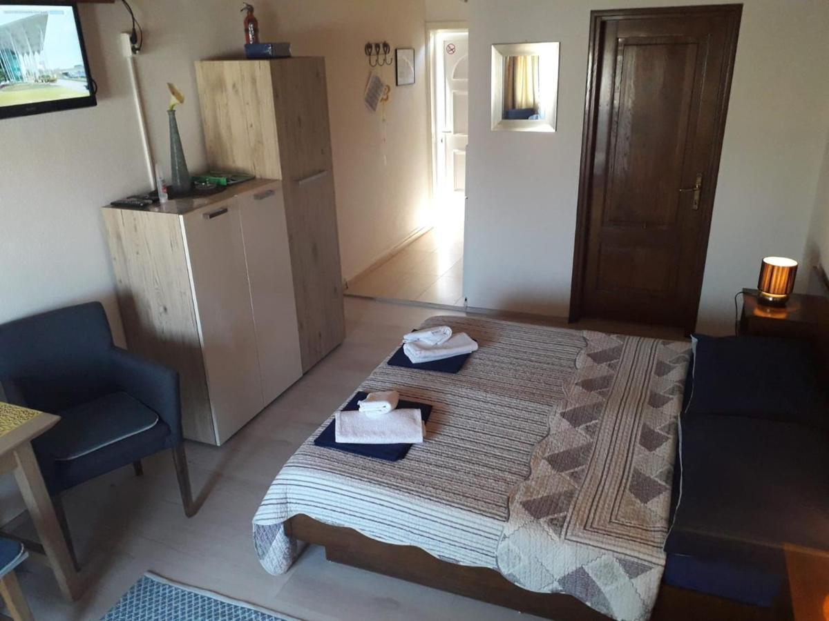 Apartments Carev 1293 Jezera Extérieur photo